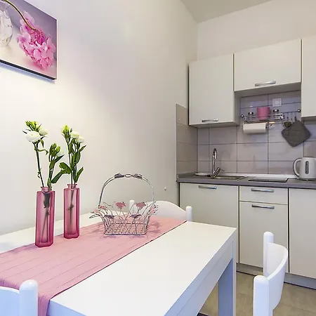 Center Tina Apartment Pula