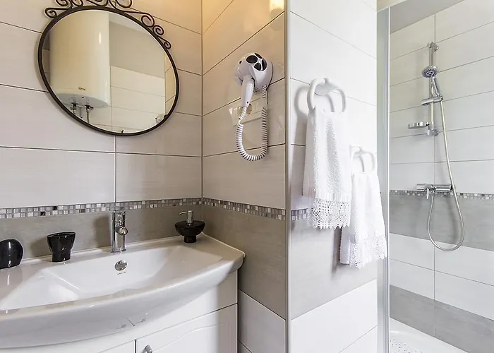 Center Tina